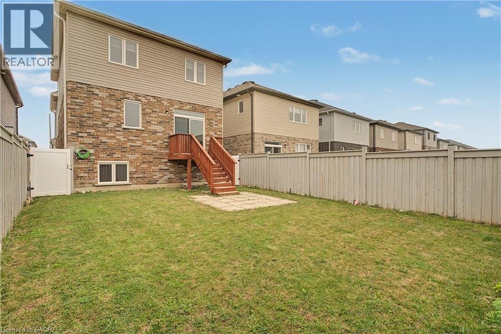 79 BEAUCHAMP Drive Unit# B photo 17