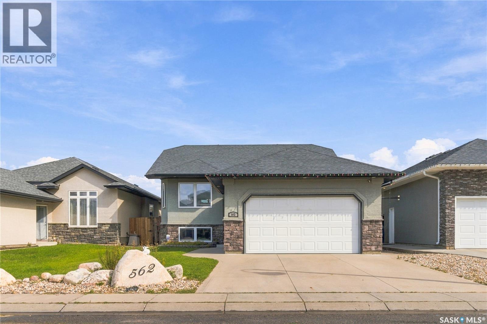 562 Rempel Manor, Saskatoon, Saskatchewan  S7T 0J4 - Photo 1 - SK048423