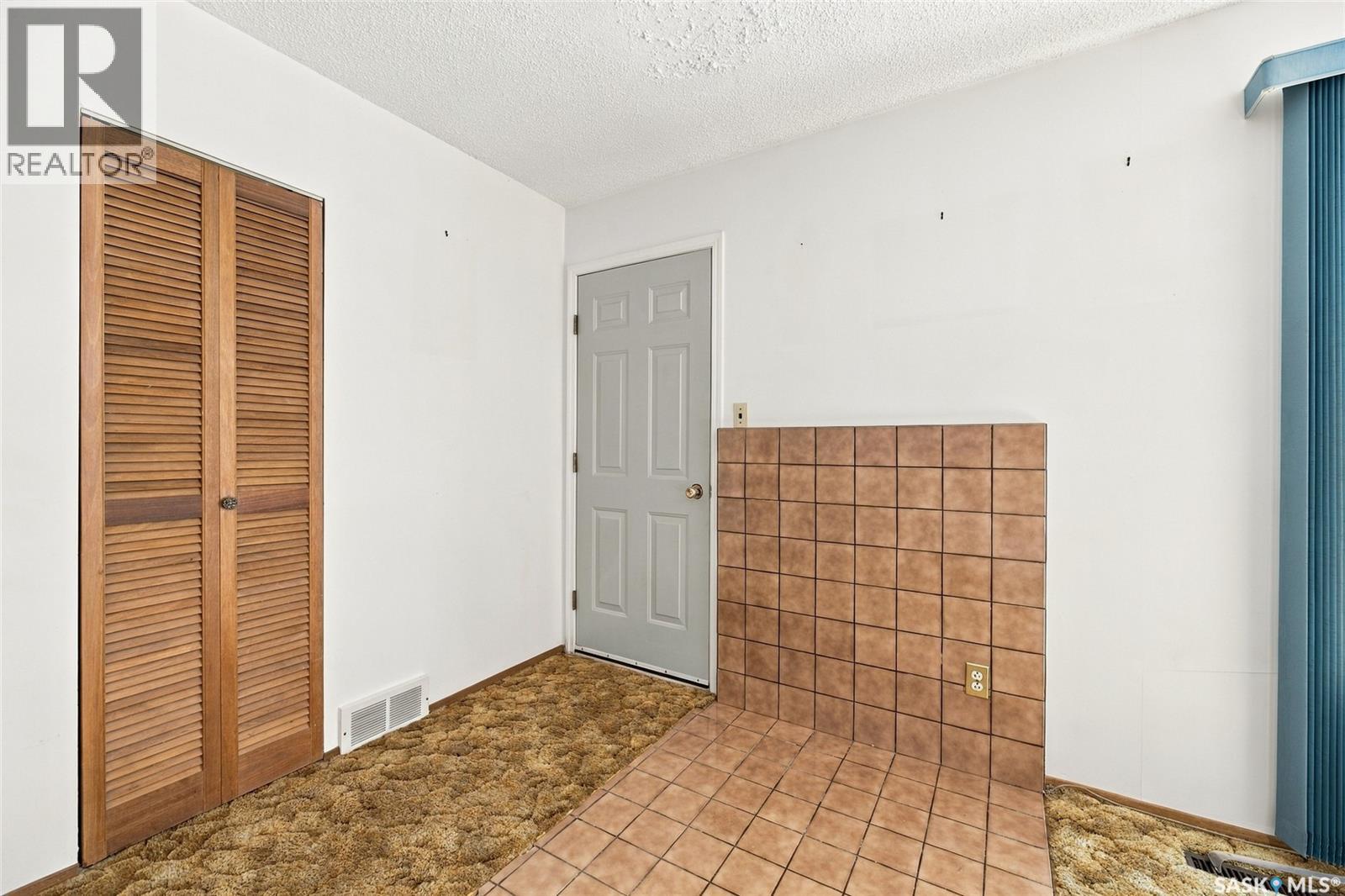 313 7th Avenue W, Rosetown, Saskatchewan  S0L 2V0 - Photo 2 - SK048117