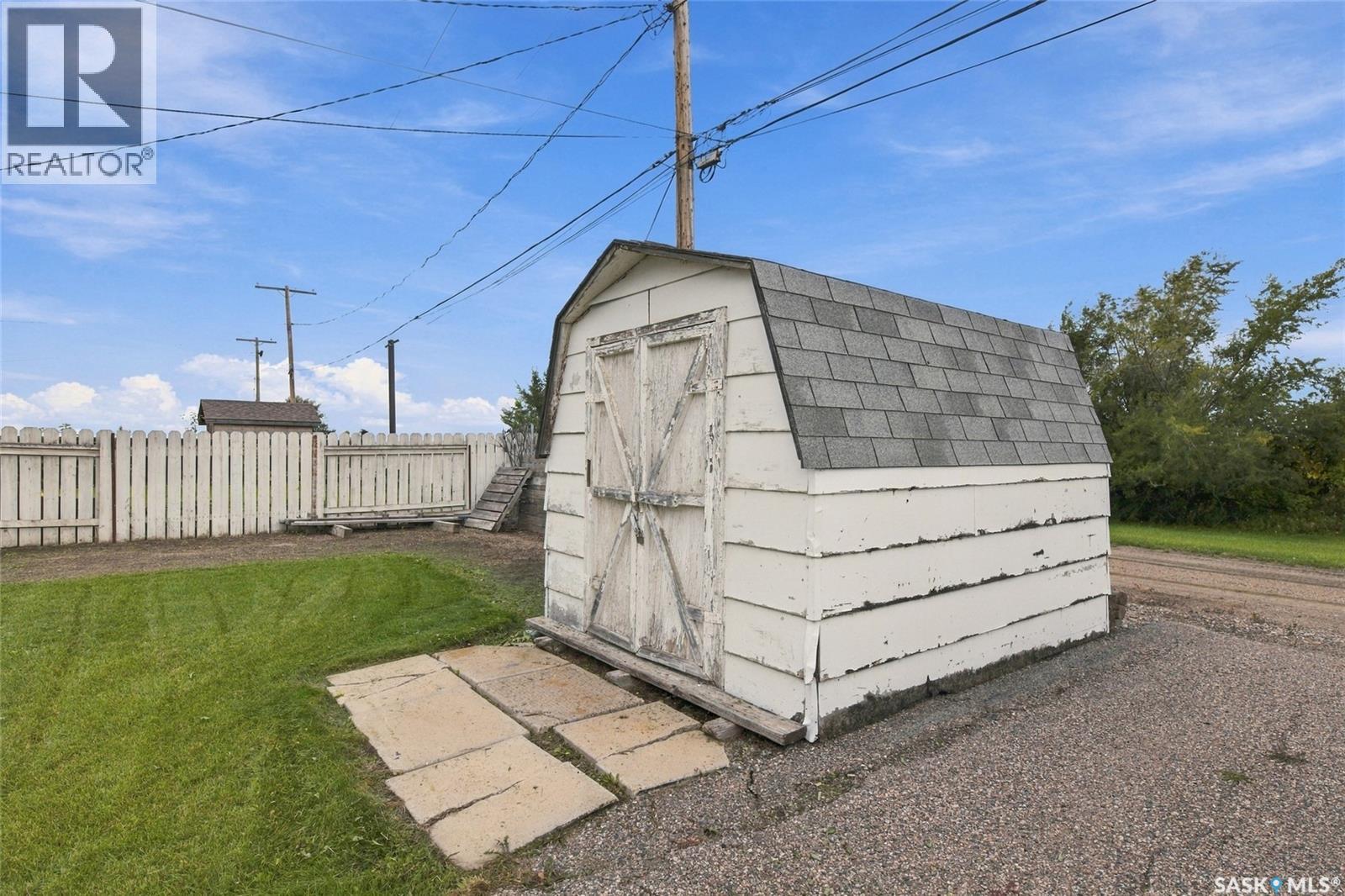 313 7th Avenue W, Rosetown, Saskatchewan  S0L 2V0 - Photo 35 - SK048117