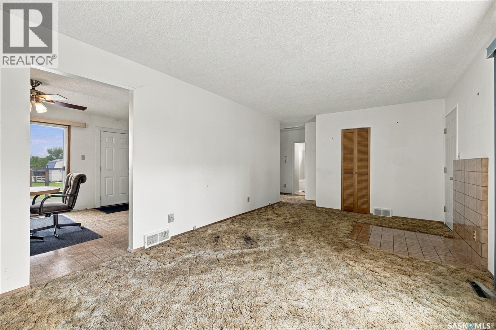 313 7th Avenue W, Rosetown, Saskatchewan  S0L 2V0 - Photo 5 - SK048117