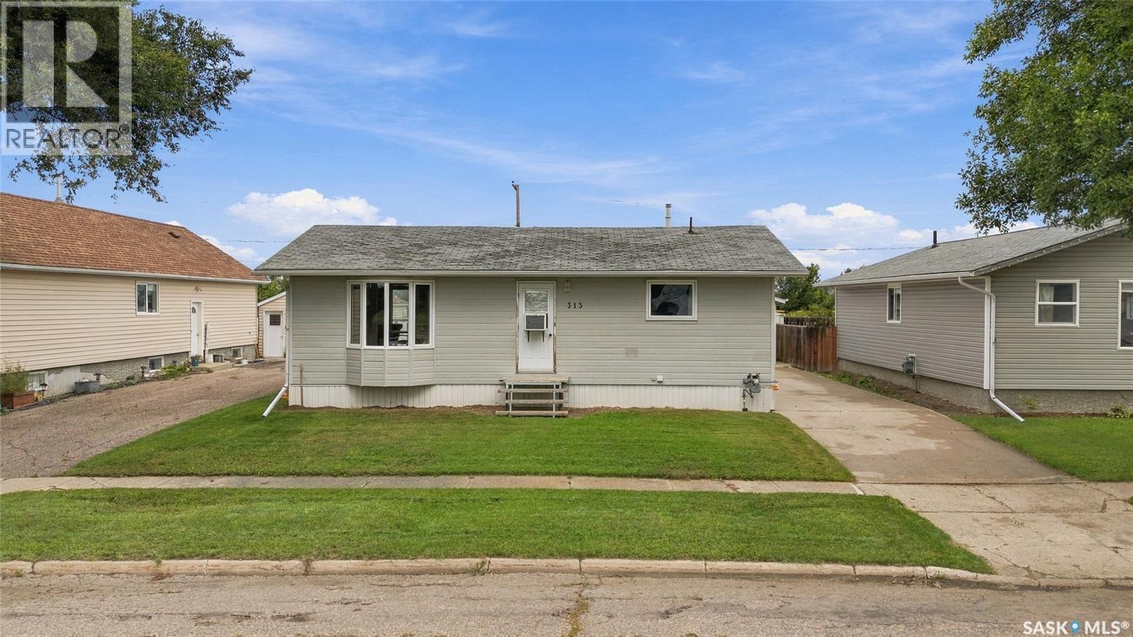 313 7th Avenue W, Rosetown, Saskatchewan  S0L 2V0 - Photo 58 - SK048117