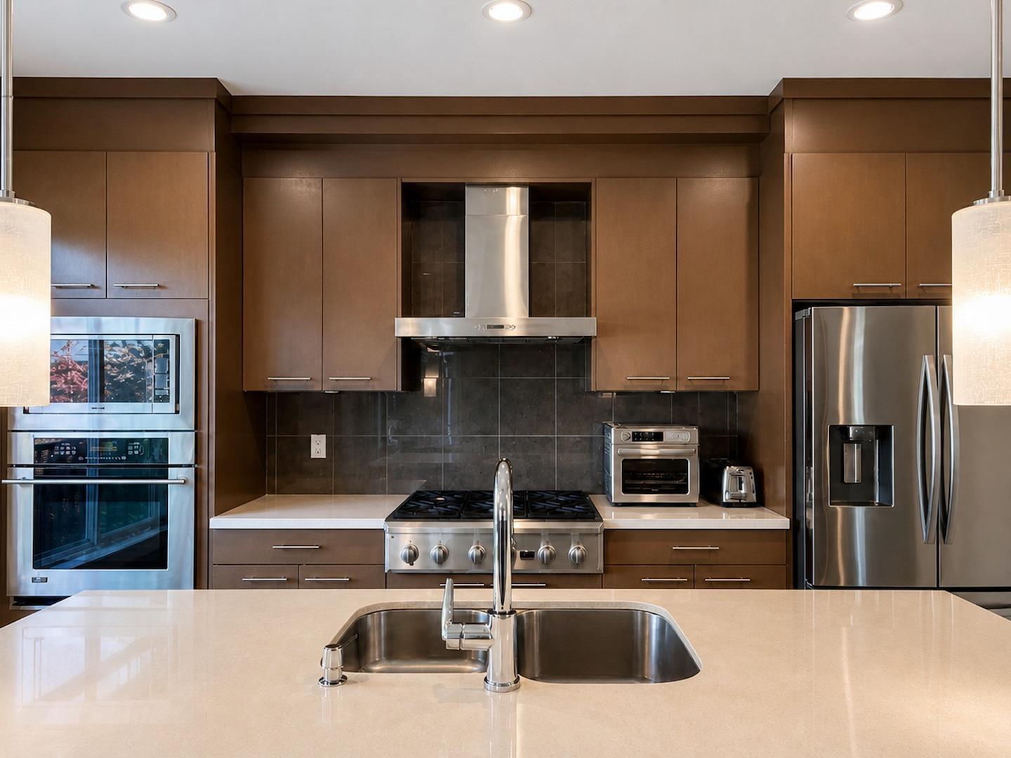 10 15977 26 AVENUE photo 2