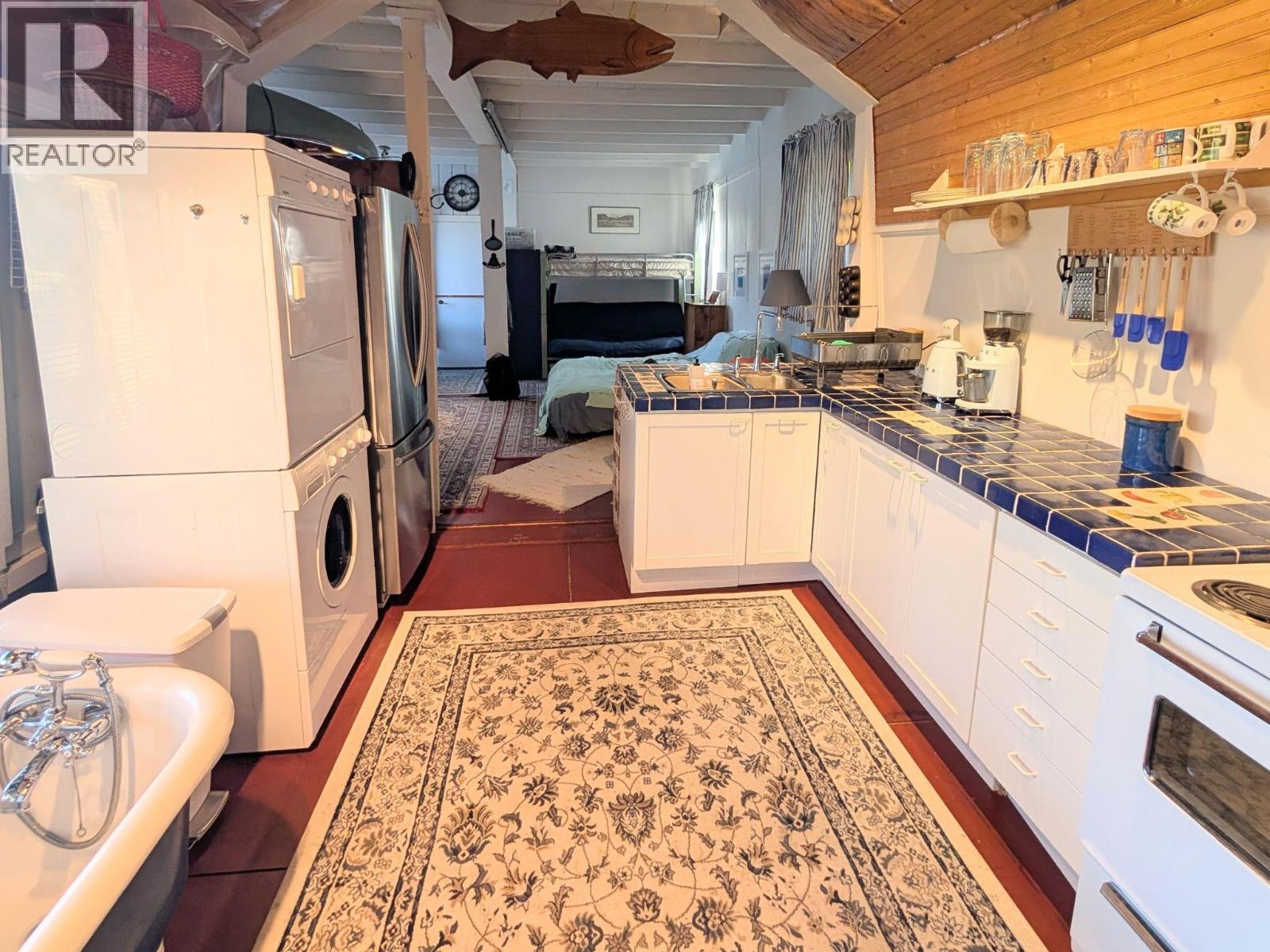 200 Mills Road, Gold Bridge, British Columbia  V0K 1P0 - Photo 12 - 10399580