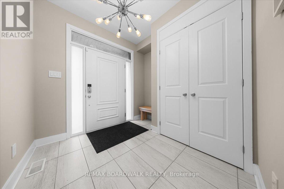 620 Barry Helman Drive, Ottawa, Ontario  K2J 4S2 - Photo 3 - X13786088
