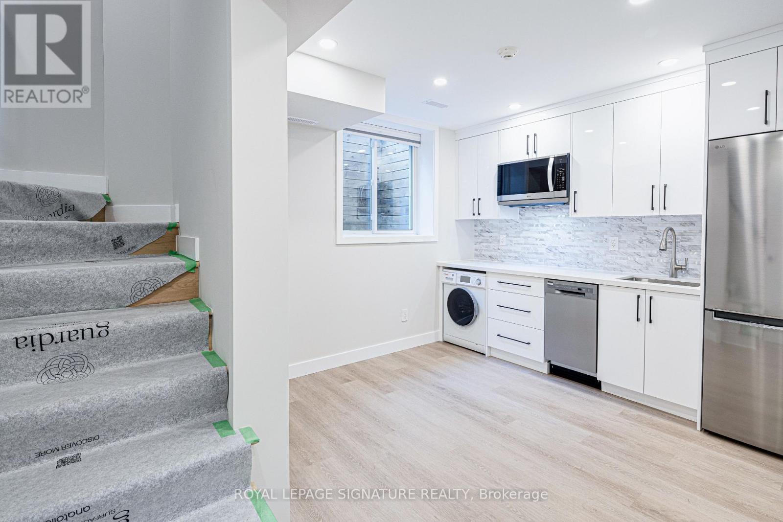 Lower - 20 Kewbeach Avenue, Toronto, Ontario  M4L 1B7 - Photo 2 - E13786104