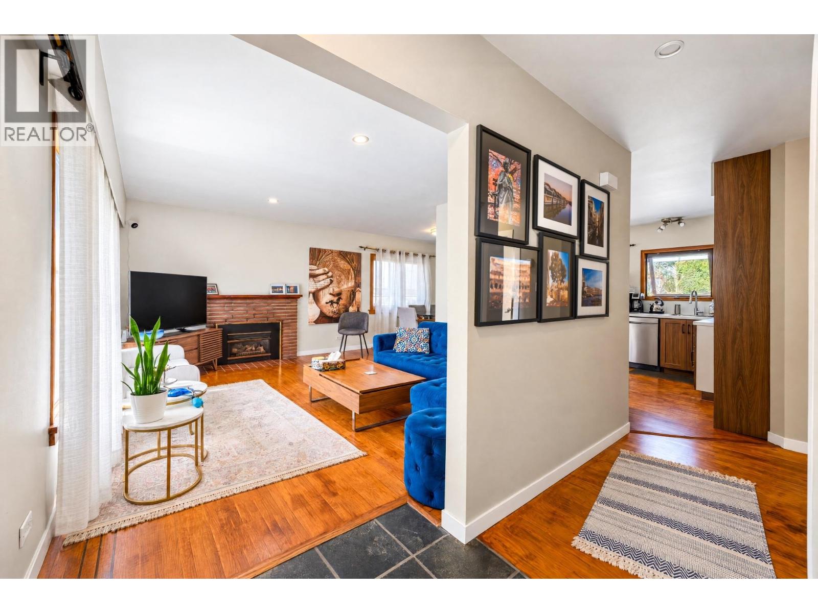 430 W Kings Road, North Vancouver, British Columbia  V7N 2M3 - Photo 3 - R3165523