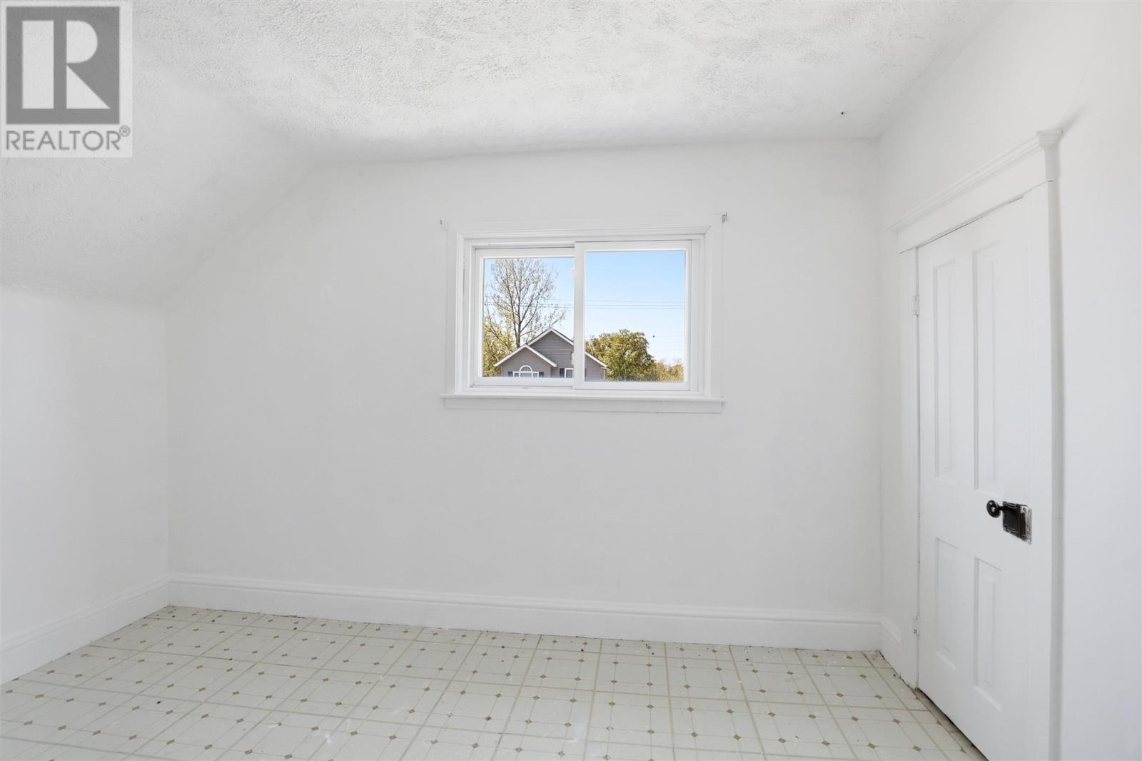 156 Walnut St, Sault Ste. Marie, Ontario  P6B 2E9 - Photo 27 - SM261281