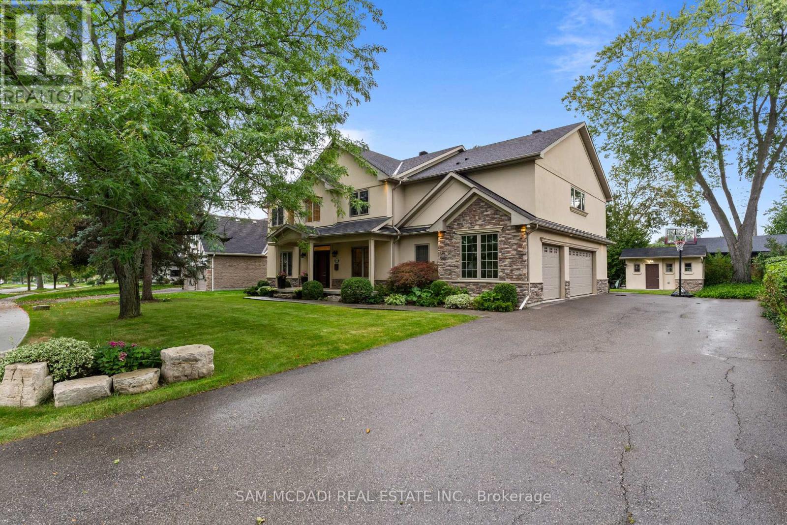 955 Caldwell Avenue, Mississauga, Ontario  L5H 1Z2 - Photo 2 - W13786076