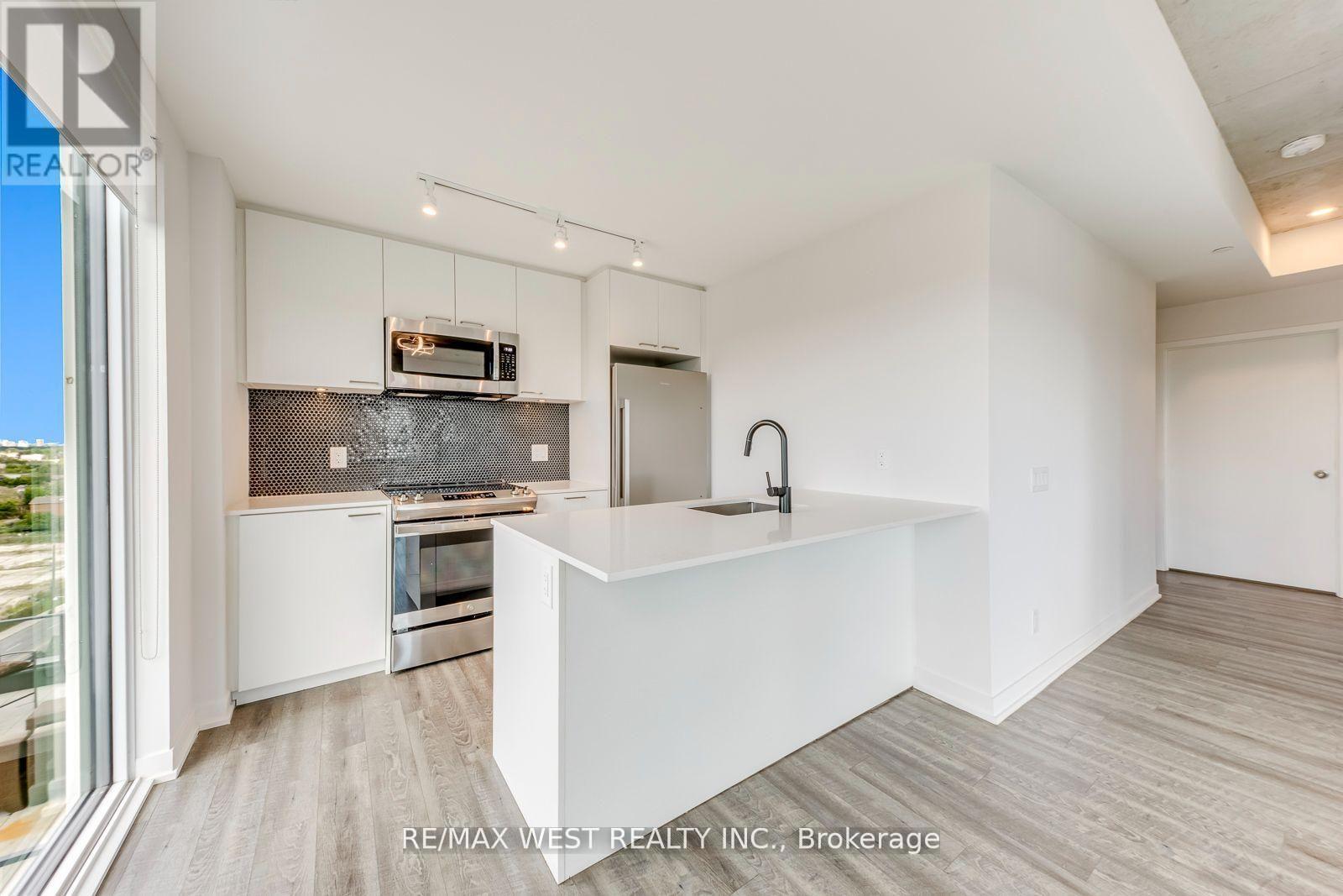 910 - 1808 St Clair Avenue W, Toronto, Ontario  M6N 0C1 - Photo 17 - W13786084