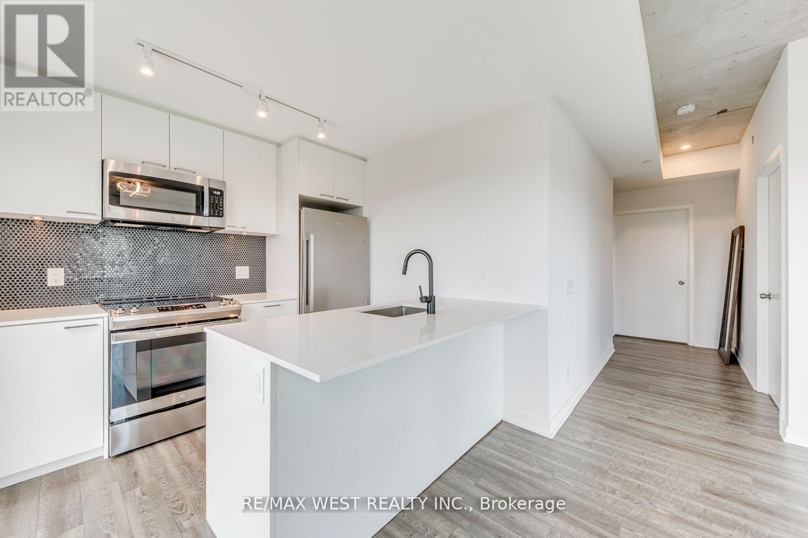 910 - 1808 St Clair Avenue W, Toronto, Ontario  M6N 0C1 - Photo 18 - W13786084