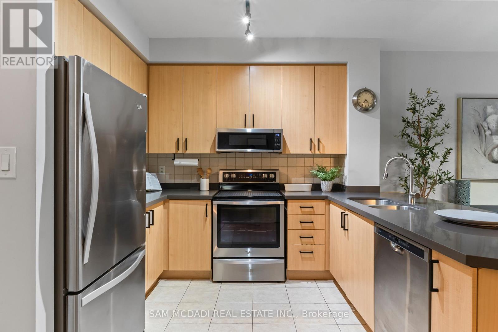107 - 80 Port Street E, Mississauga, Ontario L5G 4V6 - Photo 6 - W13786144