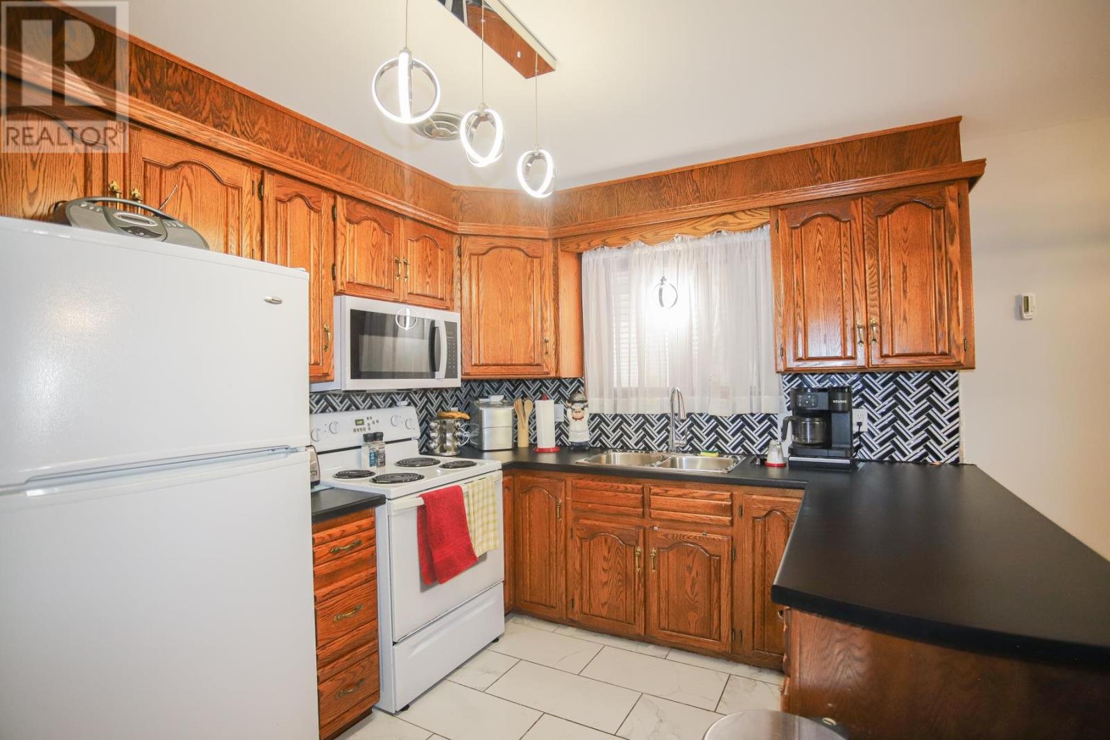 560 Lake St, Sault Ste. Marie, Ontario P6B 3L2 - Photo 7 - SM262501