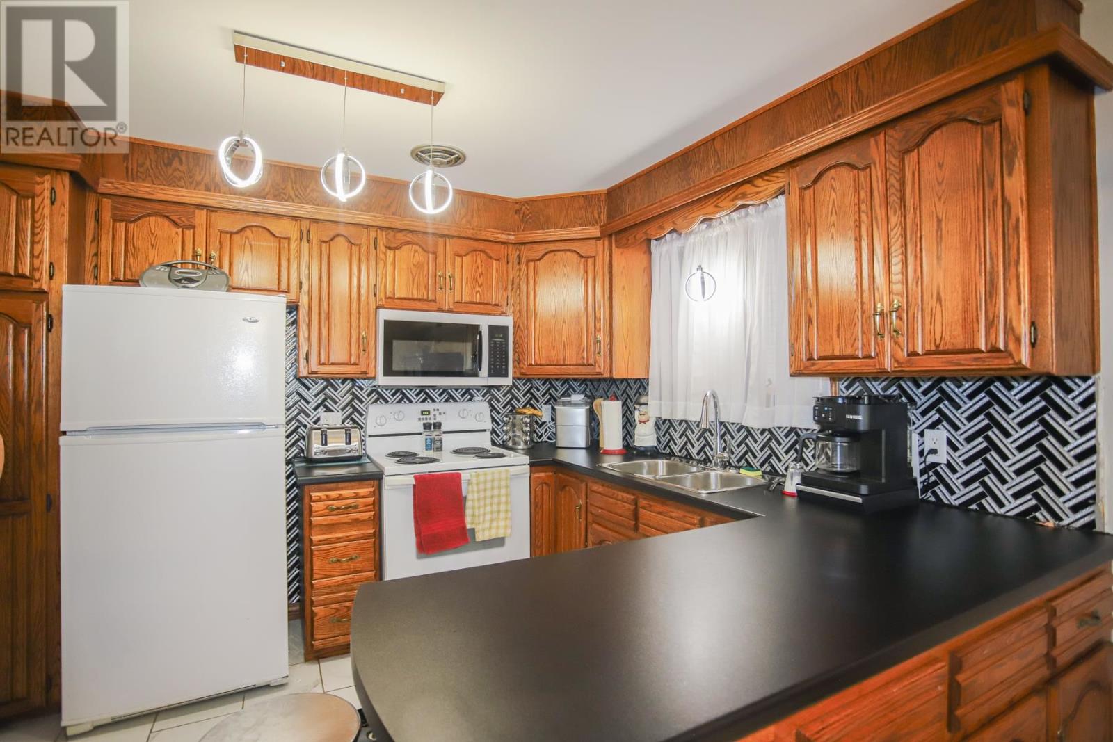 560 Lake St, Sault Ste. Marie, Ontario P6B 3L2 - Photo 5 - SM262501