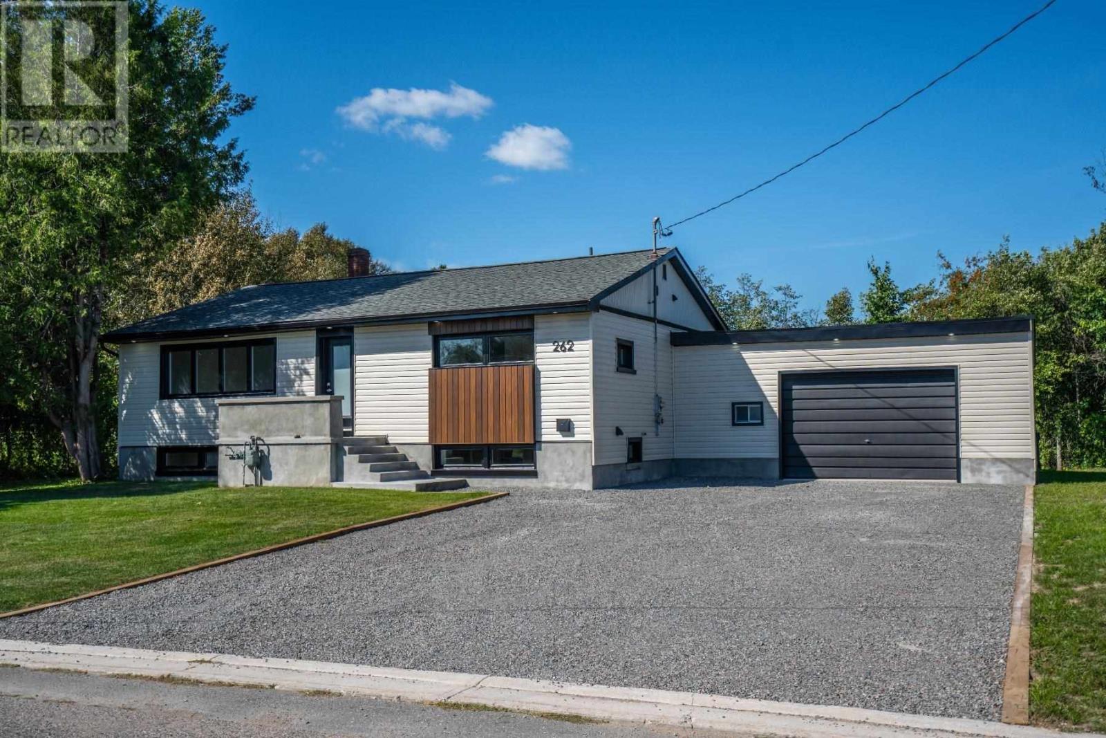 262 Kingsford Rd, Sault Ste. Marie, Ontario  P6C 2W1 - Photo 2 - SM262526