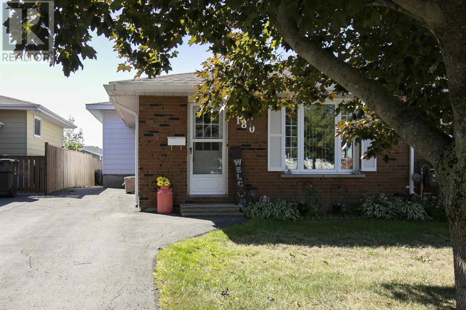 180 Bitonti Cres, Sault Ste. Marie, Ontario  P6C 6A9 - Photo 3 - SM262525