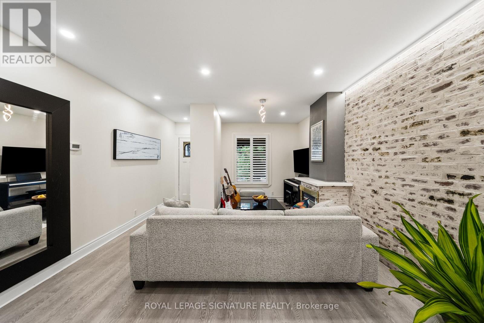 122 Duvernet Avenue, Toronto, Ontario  M4E 1V4 - Photo 9 - E13784056