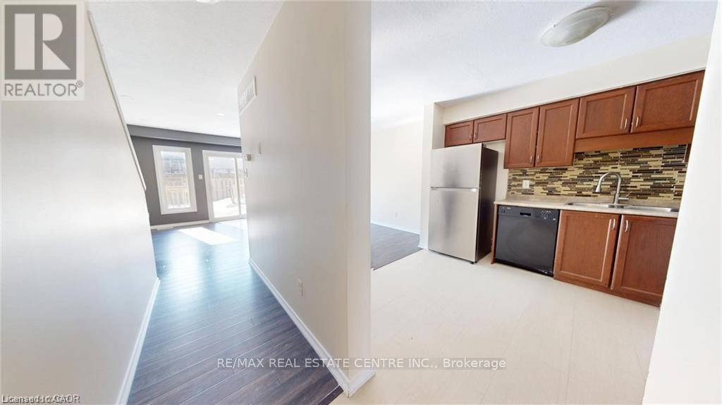 11 Sorrento Street, Kitchener, Ontario  N2R 0A4 - Photo 5 - X13786054