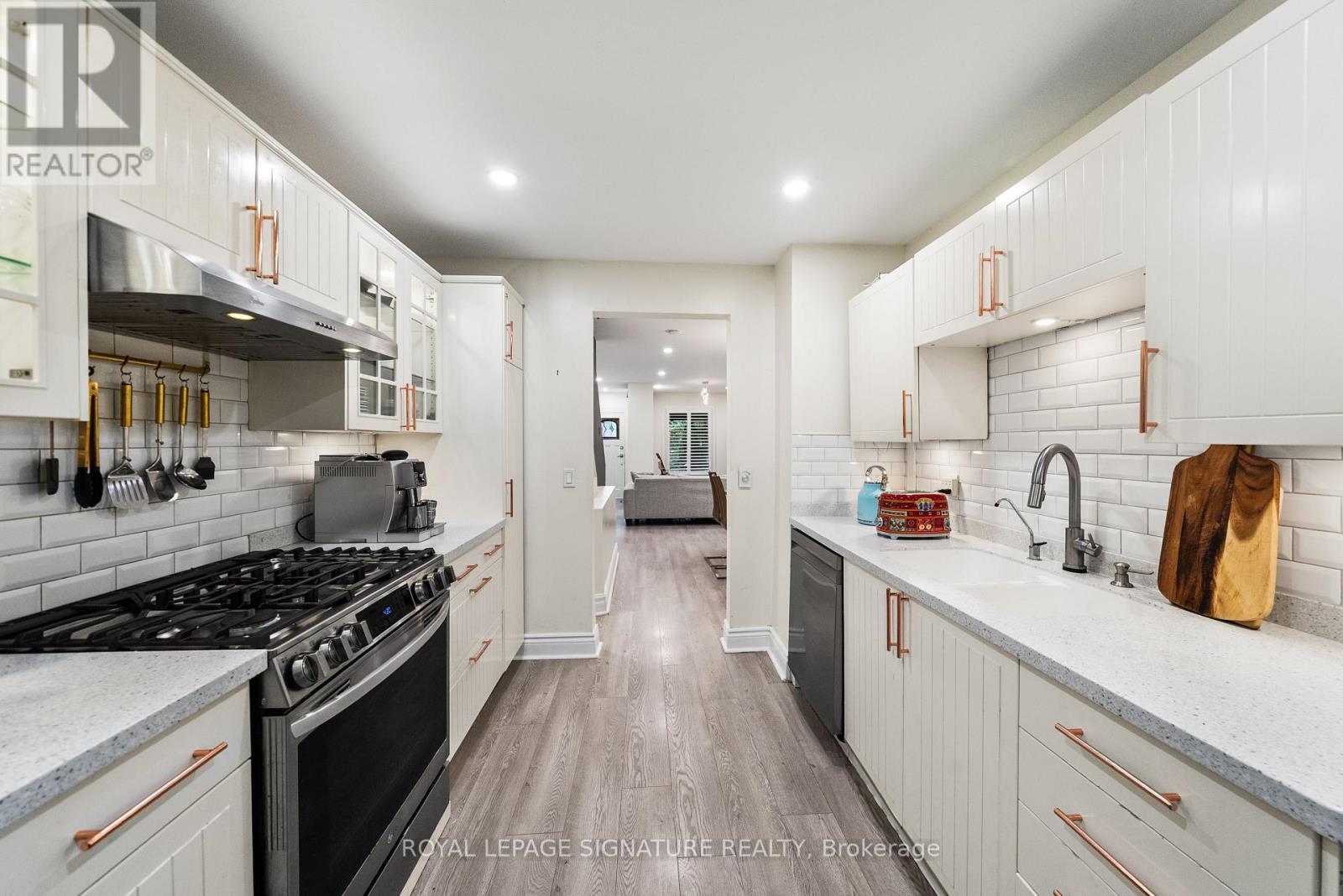 122 Duvernet Avenue, Toronto, Ontario  M4E 1V4 - Photo 17 - E13784056