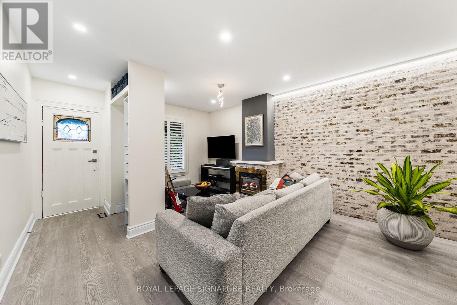 122 Duvernet Avenue, Toronto, Ontario  M4E 1V4 - Photo 11 - E13784056