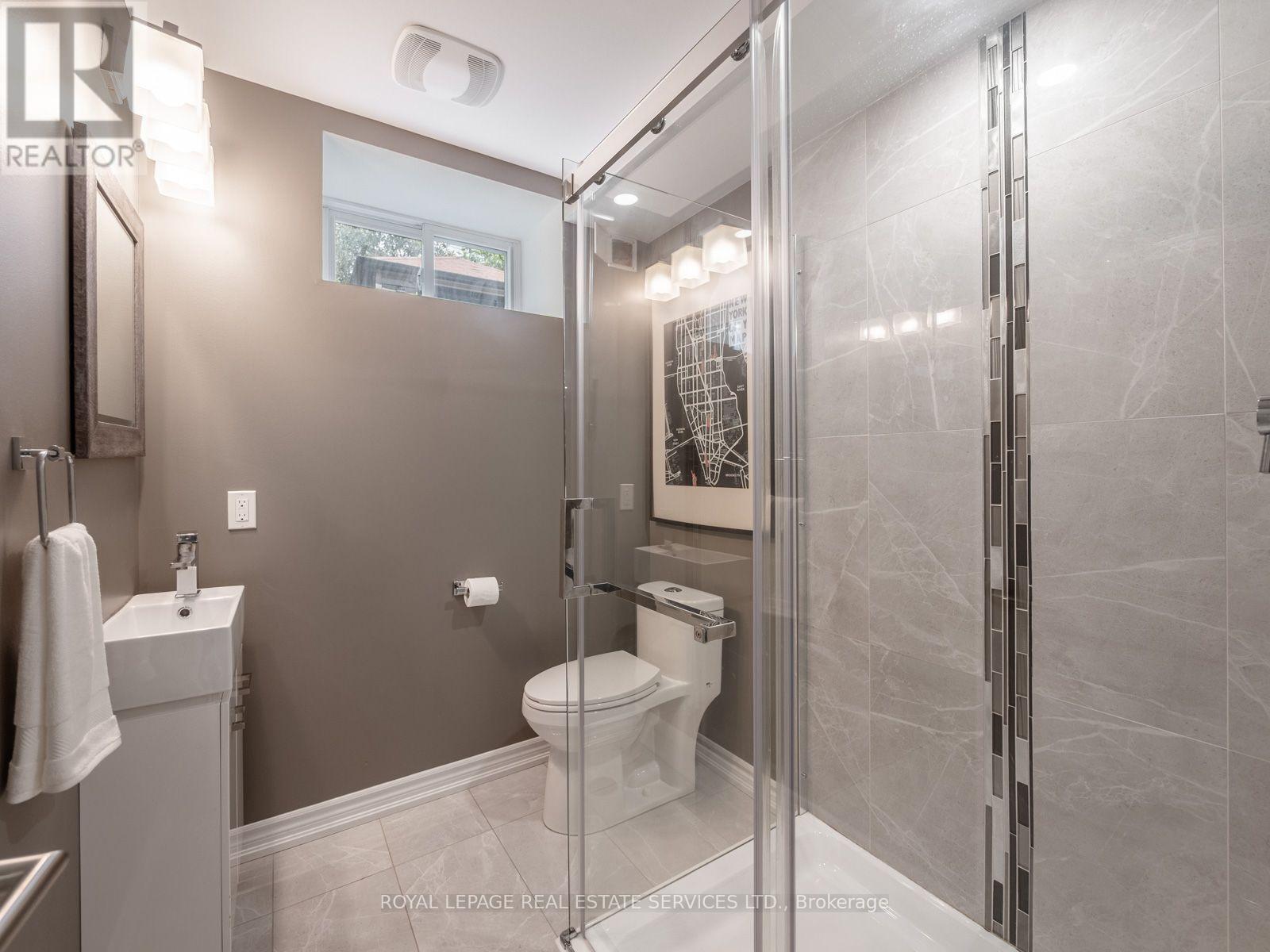 10 Elora Road, Toronto, Ontario  M6P 3H6 - Photo 34 - W13783832