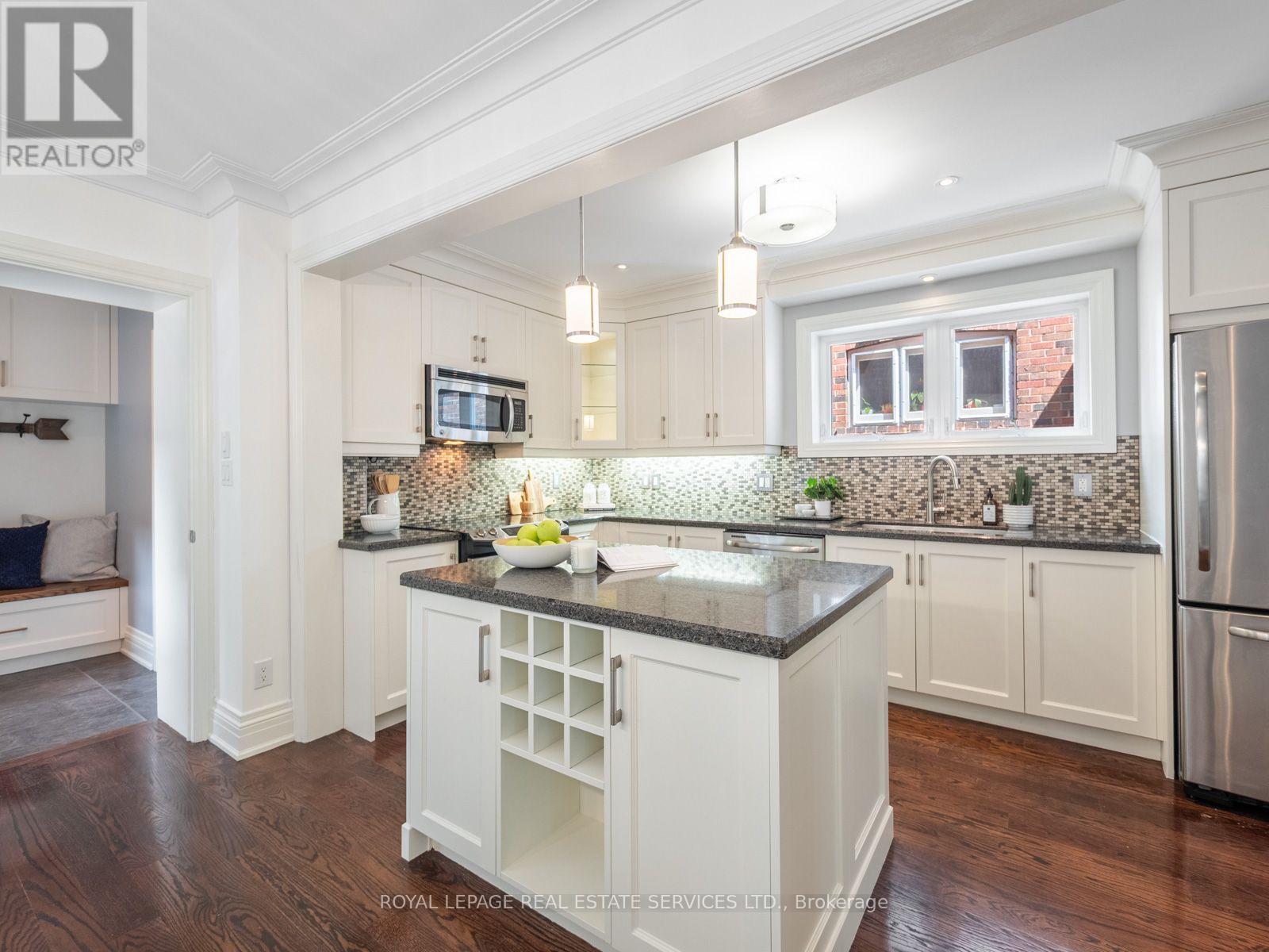 10 Elora Road, Toronto, Ontario  M6P 3H6 - Photo 13 - W13783832