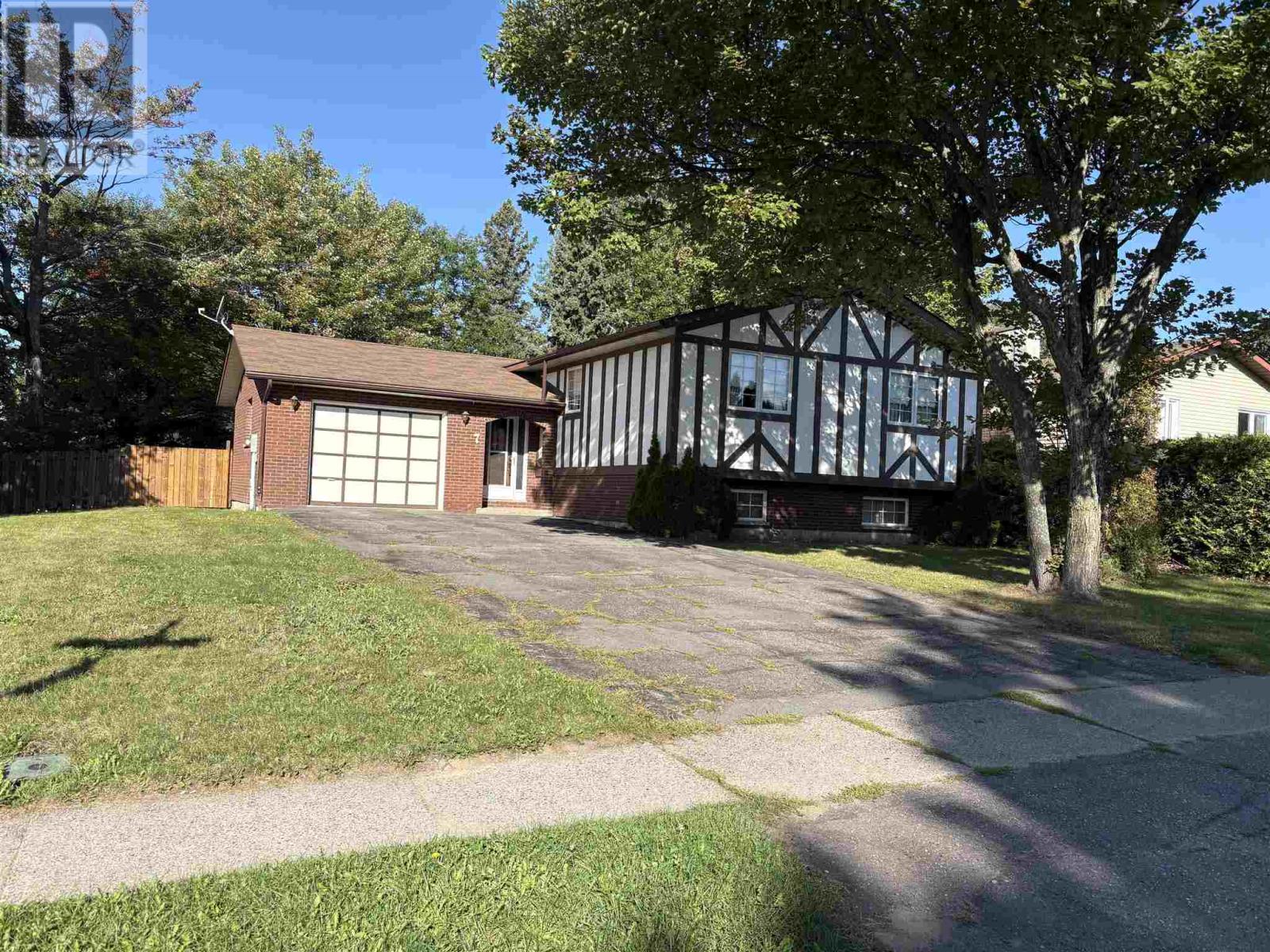 7 Panoramic Dr, Sault Ste. Marie, Ontario  P6B 5T5 - Photo 1 - SM262531
