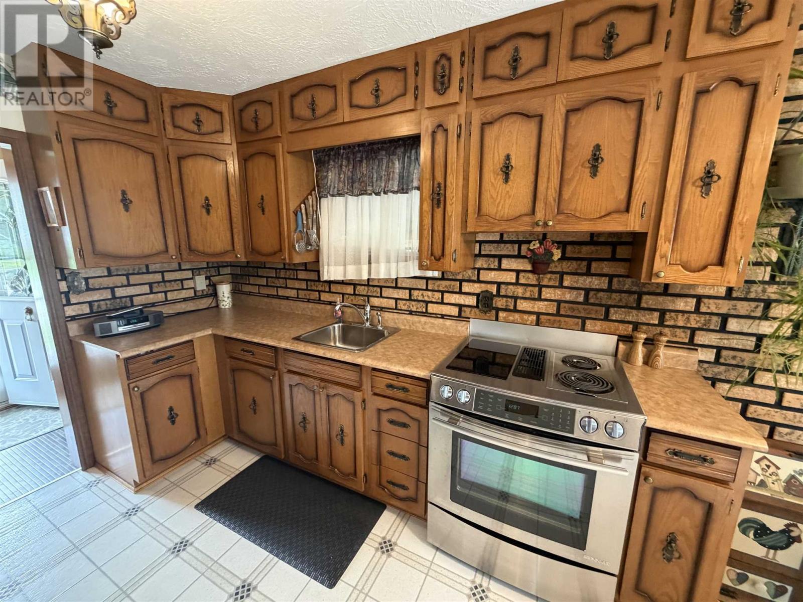 22 Birch Rd, Elliot Lake, Ontario  P5A 2E2 - Photo 11 - SM262535