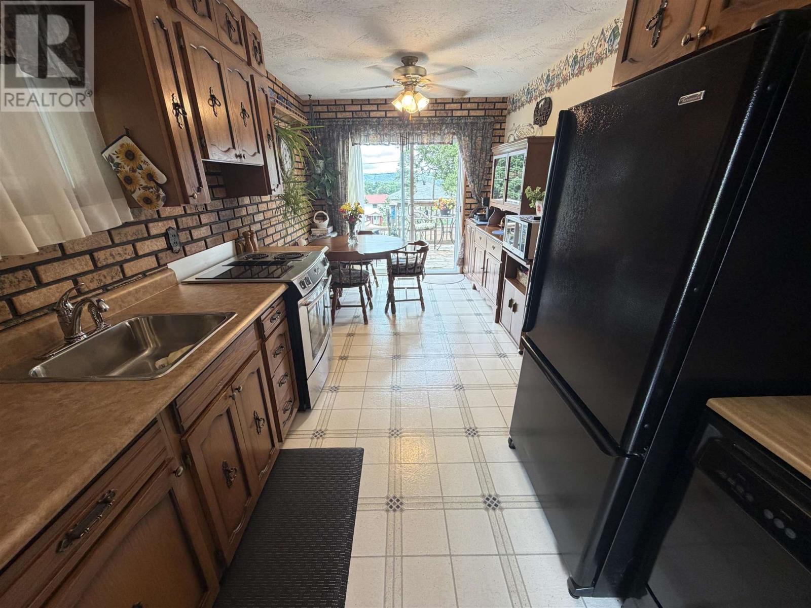 22 Birch Rd, Elliot Lake, Ontario  P5A 2E2 - Photo 9 - SM262535