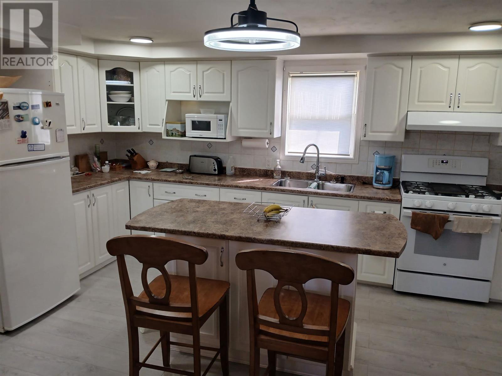 100 Westhill Rd, Elliot Lake, Ontario  P5A 1A7 - Photo 6 - SM262536