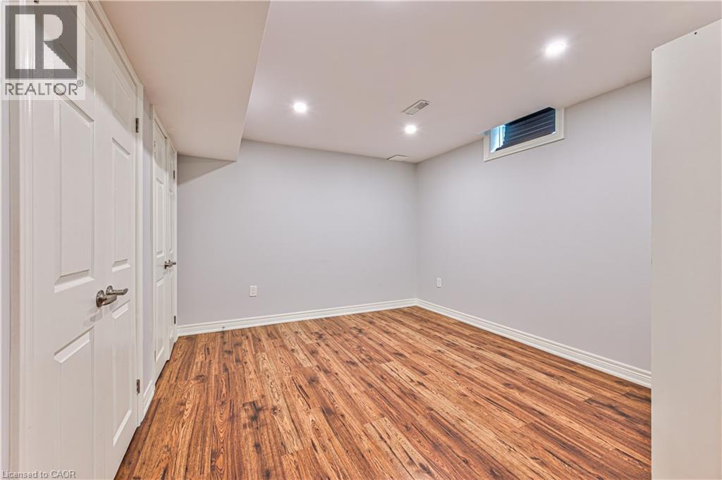 270 Springvalley Crescent, Hamilton, Ontario  L9C 0B4 - Photo 39 - 40852288