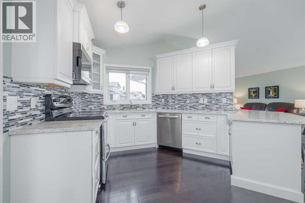 36 Sandpiper Way NW, Calgary, Alberta  T3K 3C6 - Photo 10 - A2344672