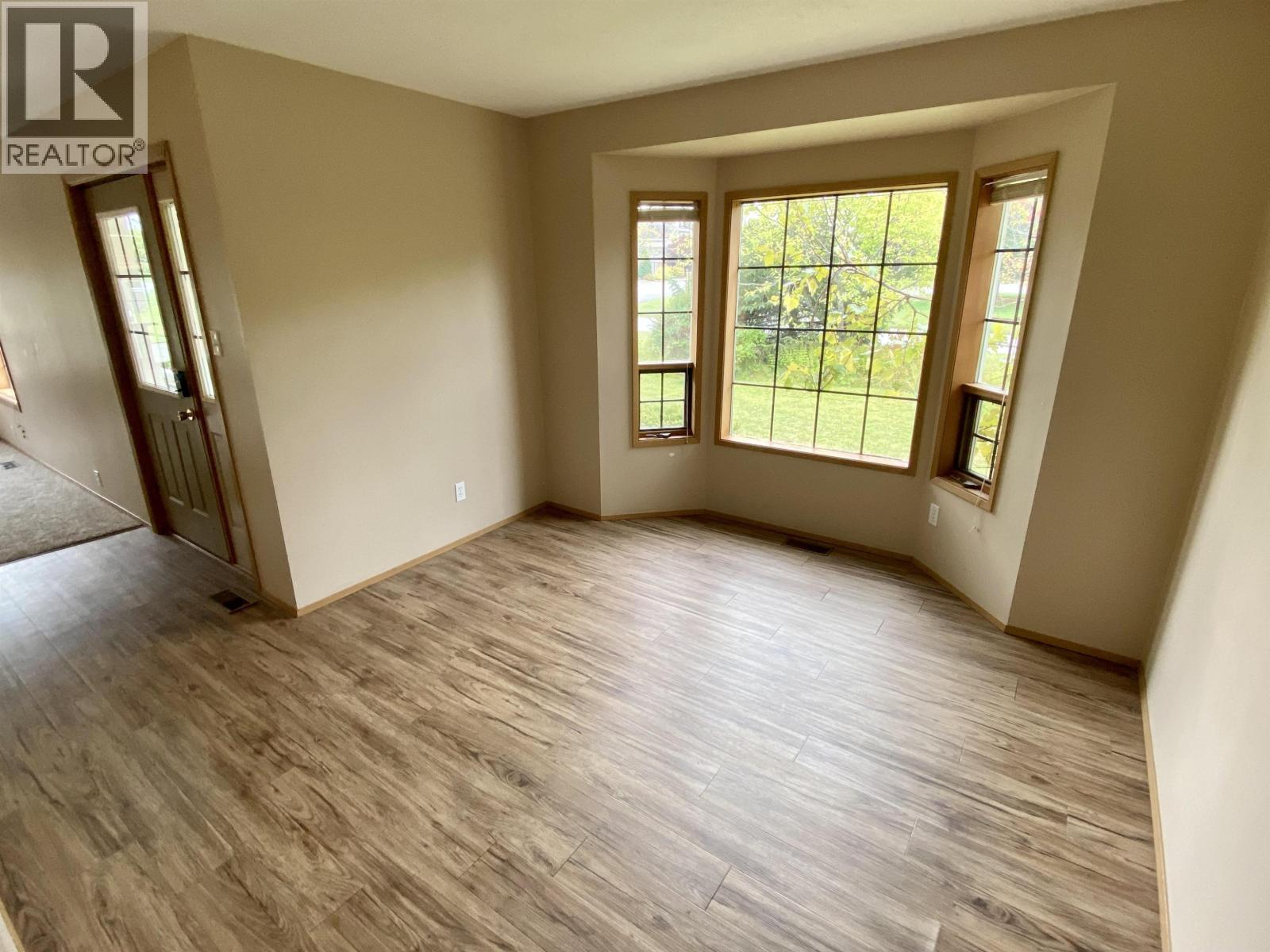 3801 SPRING CREEK DRIVE photo 4