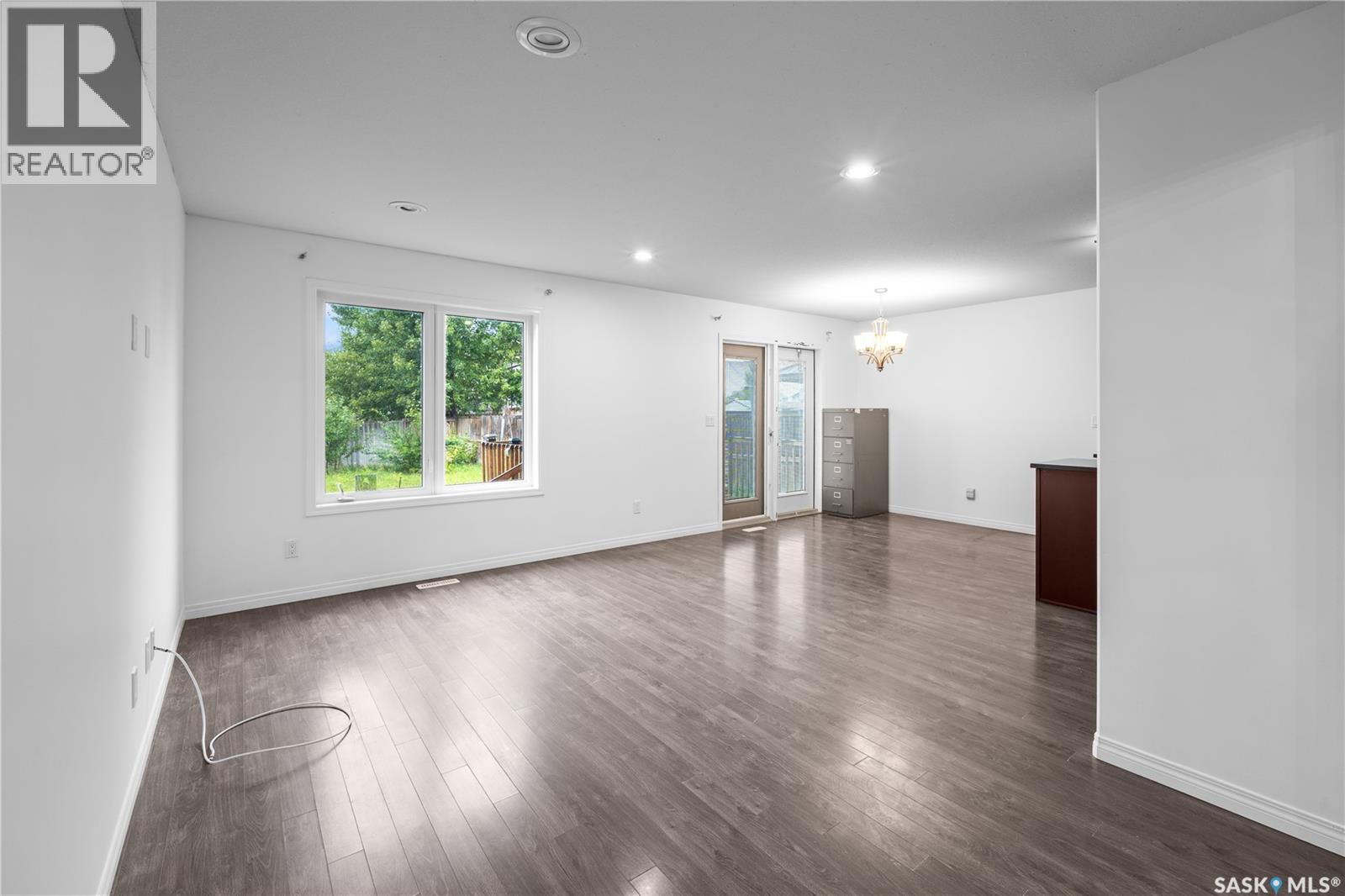110 Henick Crescent, Saskatoon, Saskatchewan  S7R 0A7 - Photo 5 - SK048497