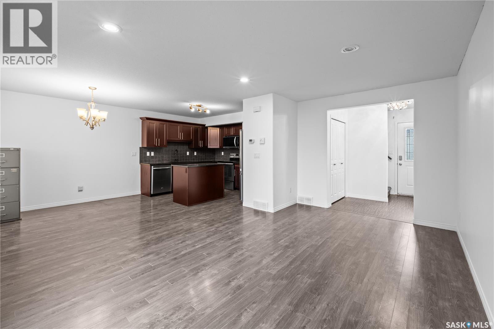 110 Henick Crescent, Saskatoon, Saskatchewan  S7R 0A7 - Photo 8 - SK048497