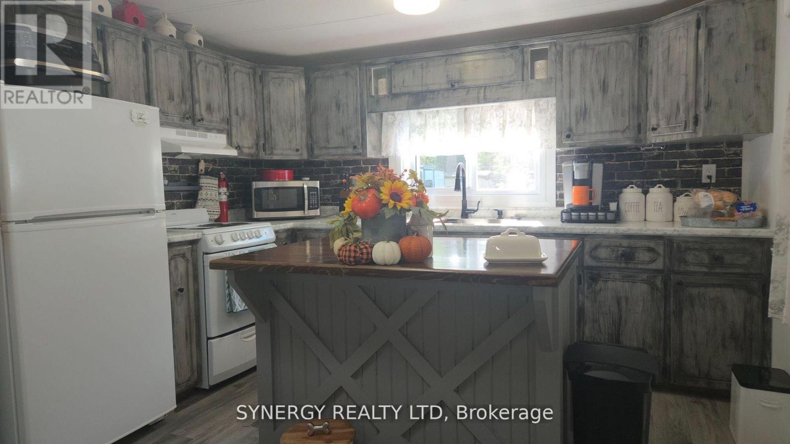 24749 Park Street, Strathroy-Caradoc, Ontario  N7G 1P4 - Photo 12 - X13786428