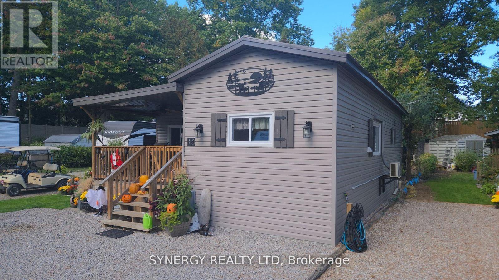 24749 Park Street, Strathroy-Caradoc, Ontario  N7G 1P4 - Photo 3 - X13786428