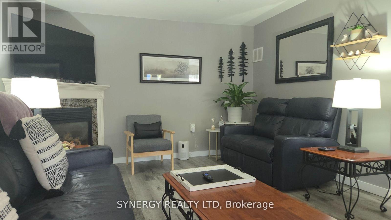 24749 Park Street, Strathroy-Caradoc, Ontario  N7G 1P4 - Photo 4 - X13786428