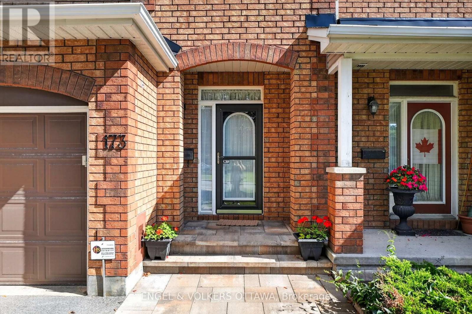 173 Hearst Way, Ottawa, Ontario  K2L 4G6 - Photo 3 - X13786294
