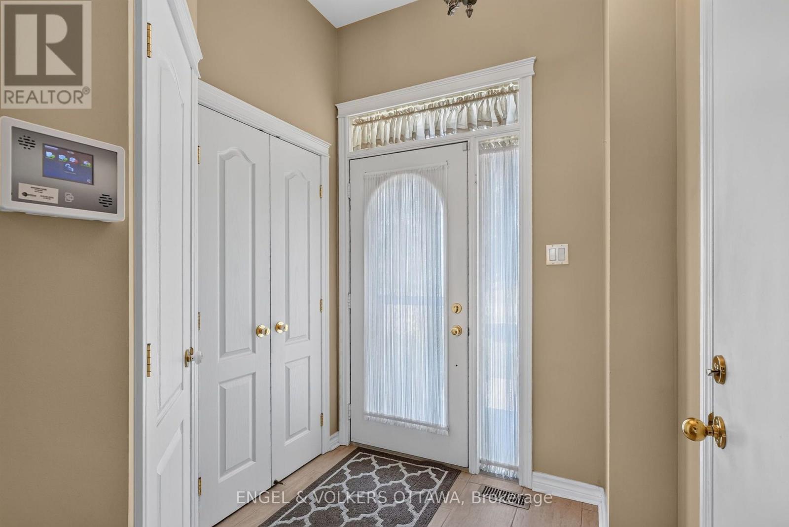 173 Hearst Way, Ottawa, Ontario  K2L 4G6 - Photo 4 - X13786294