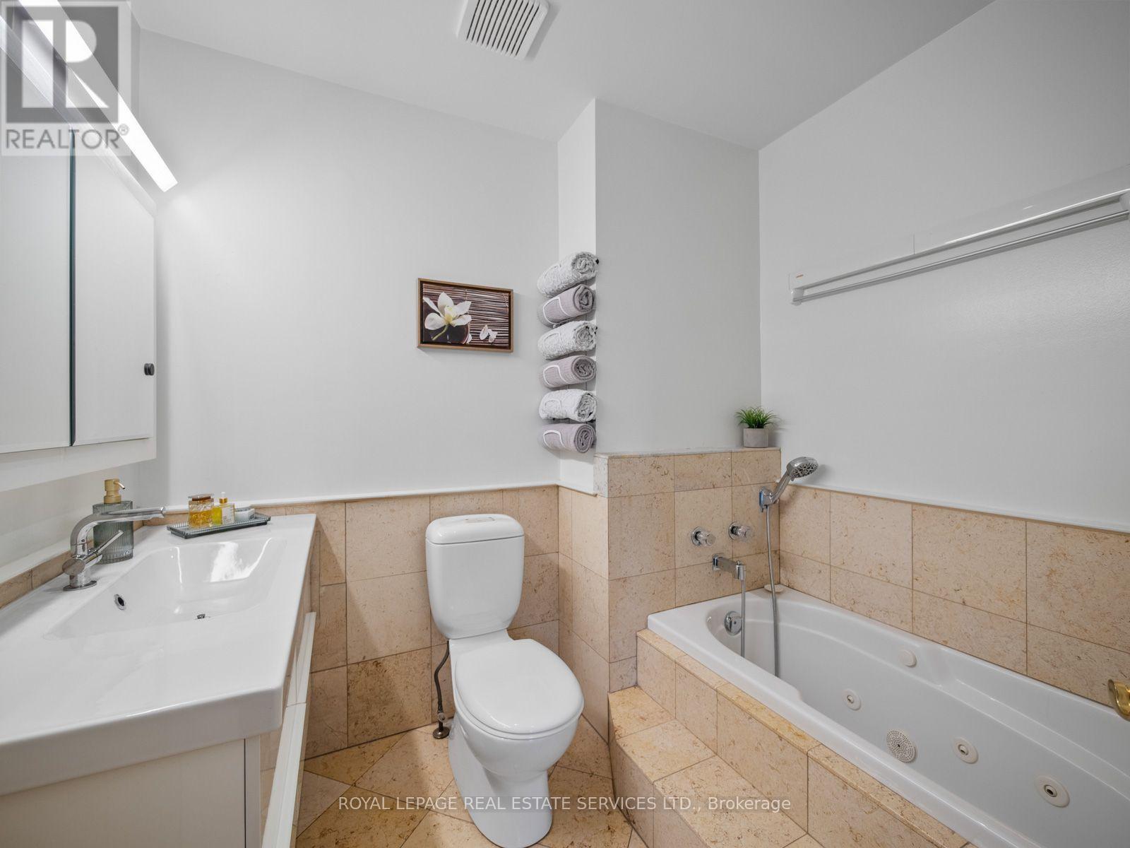 4 - 276 Spadina Road, Toronto, Ontario  M5R 2V4 - Photo 12 - C13786274