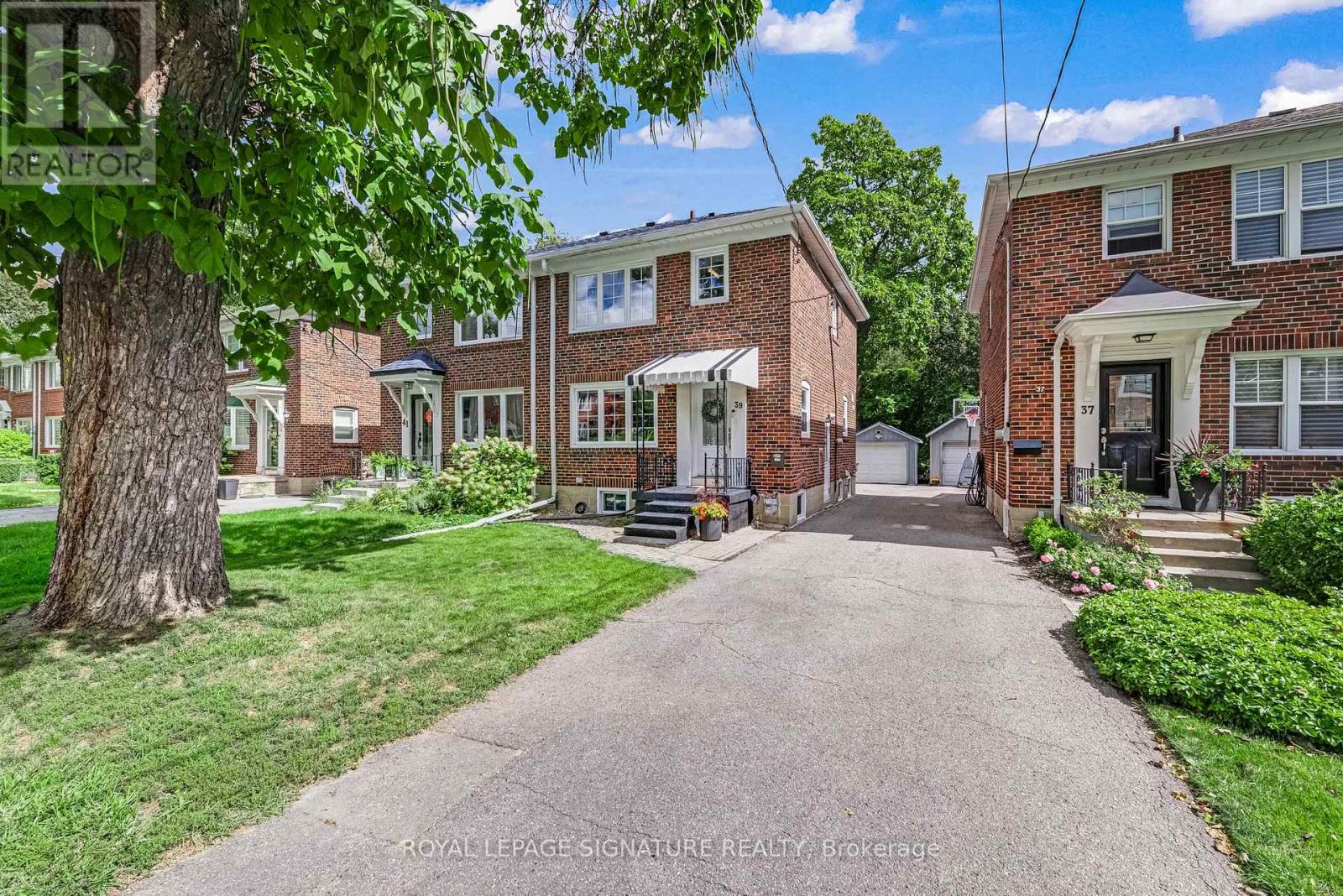 39 BRENTCLIFFE ROAD, Toronto, Ontario