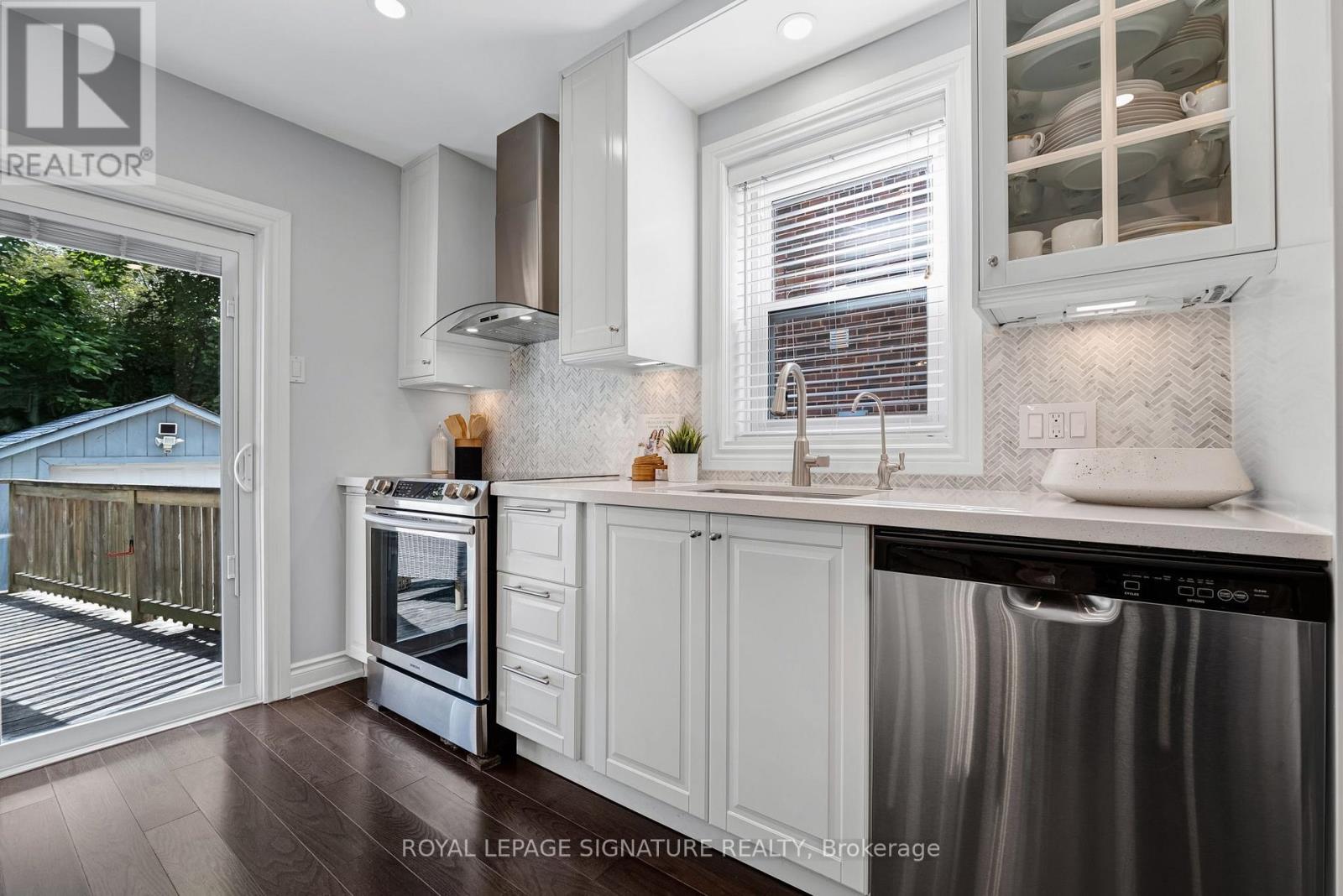 39 Brentcliffe Road, Toronto, Ontario  M4G 3Y4 - Photo 12 - C13786368