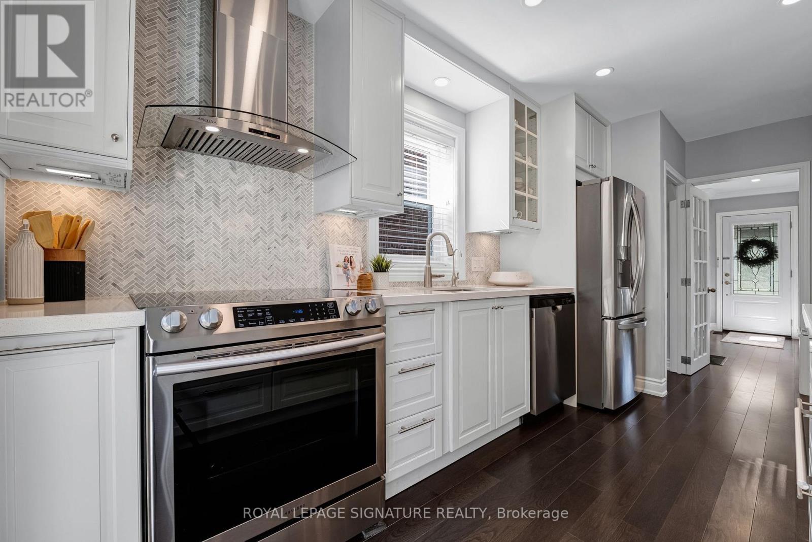 39 Brentcliffe Road, Toronto, Ontario  M4G 3Y4 - Photo 13 - C13786368