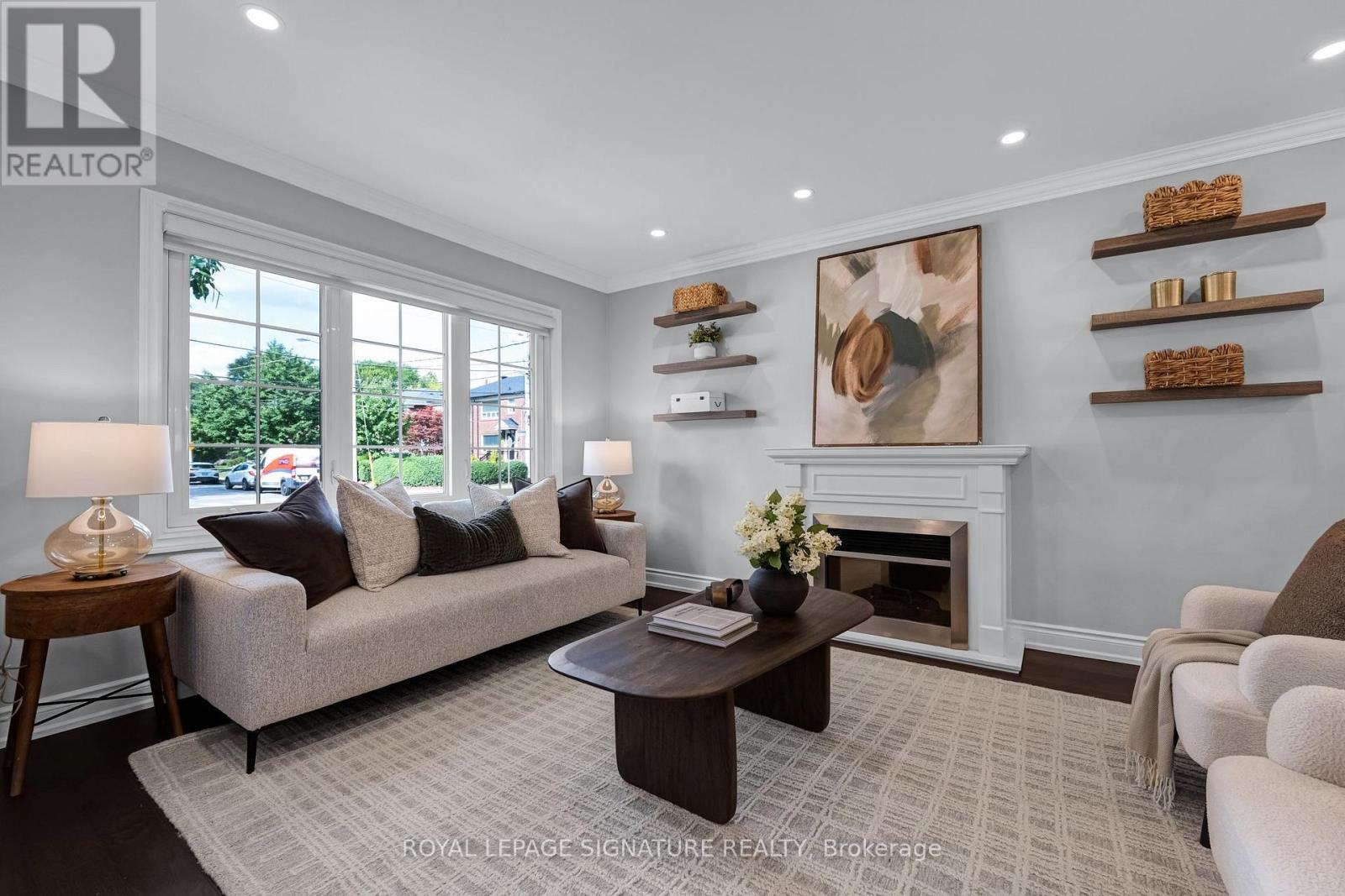 39 Brentcliffe Road, Toronto, Ontario  M4G 3Y4 - Photo 3 - C13786368