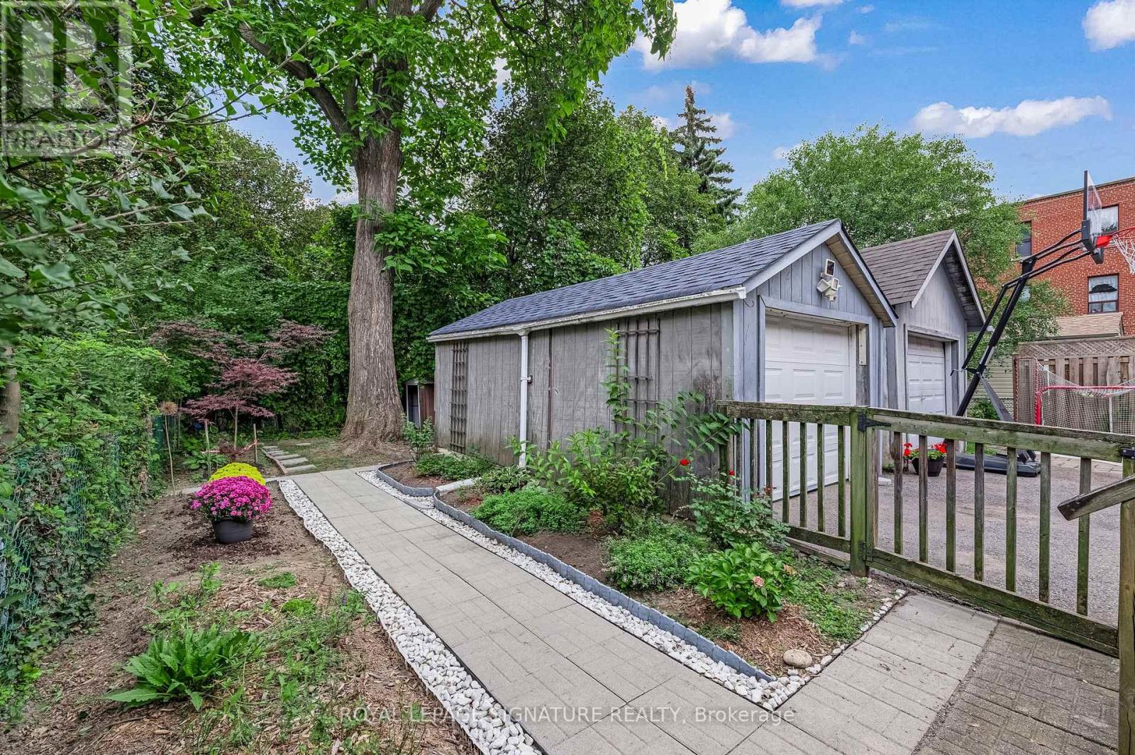 39 Brentcliffe Road, Toronto, Ontario  M4G 3Y4 - Photo 32 - C13786368