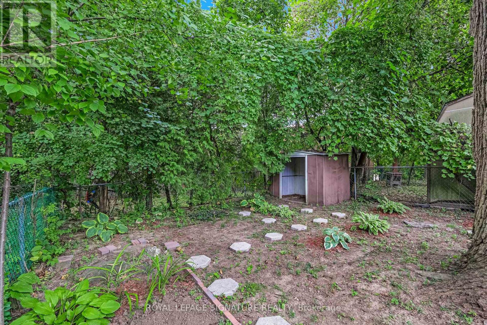 39 Brentcliffe Road, Toronto, Ontario  M4G 3Y4 - Photo 34 - C13786368
