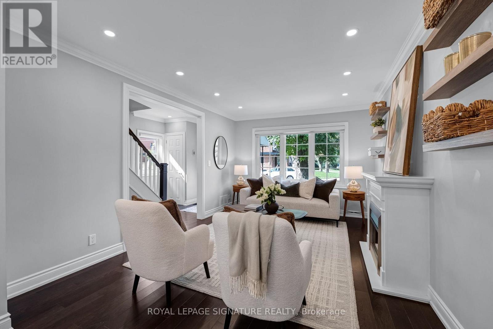 39 Brentcliffe Road, Toronto, Ontario  M4G 3Y4 - Photo 6 - C13786368