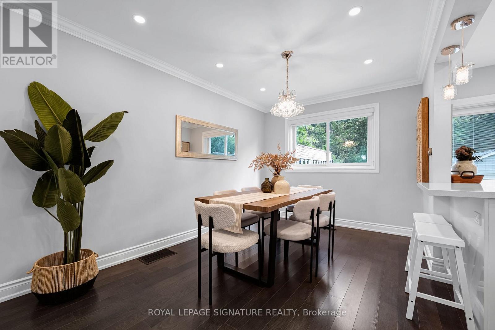 39 Brentcliffe Road, Toronto, Ontario  M4G 3Y4 - Photo 7 - C13786368
