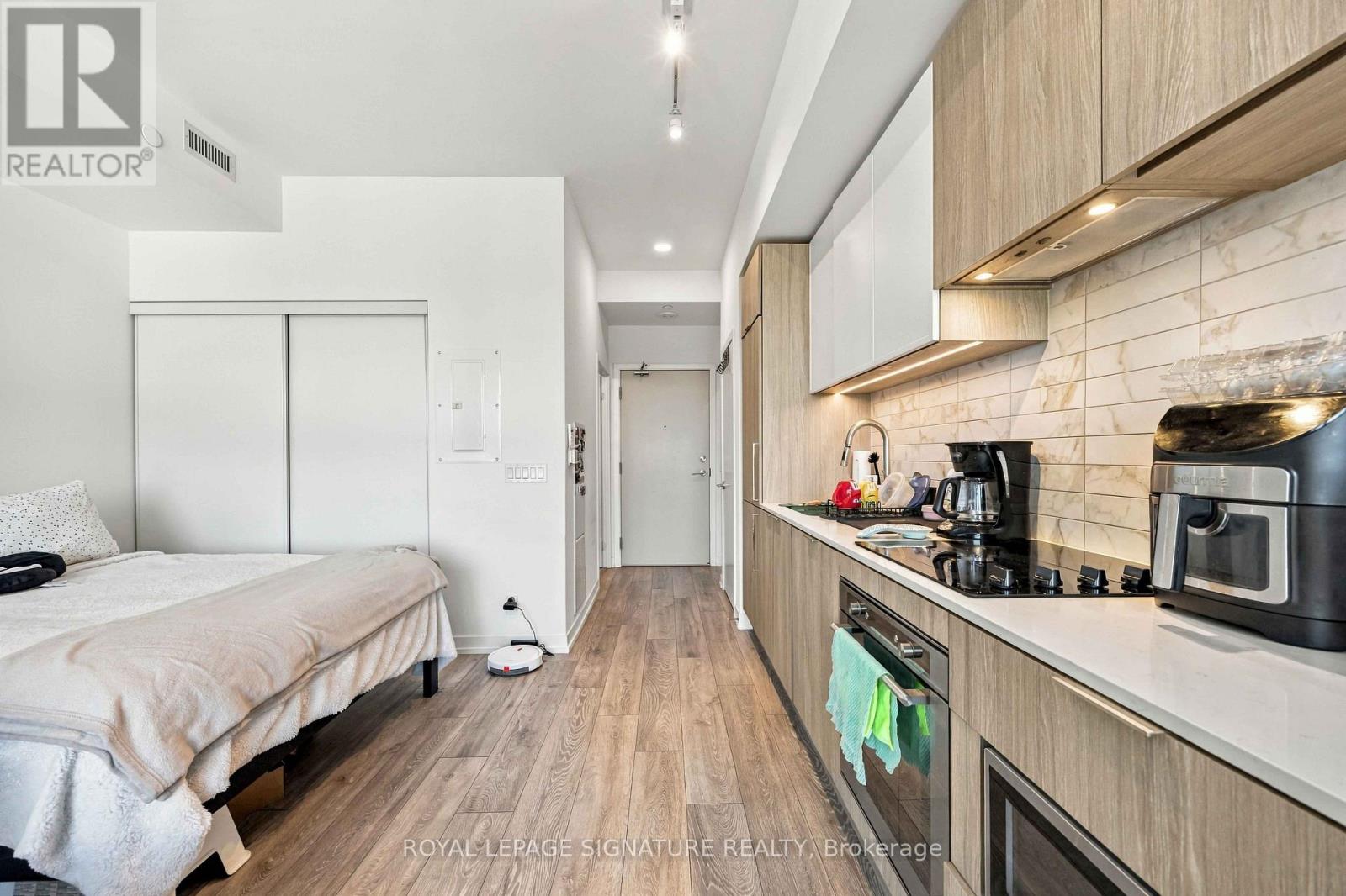 817 - 2020 Bathurst Street, Toronto, Ontario  M5P 0A6 - Photo 4 - C13786414